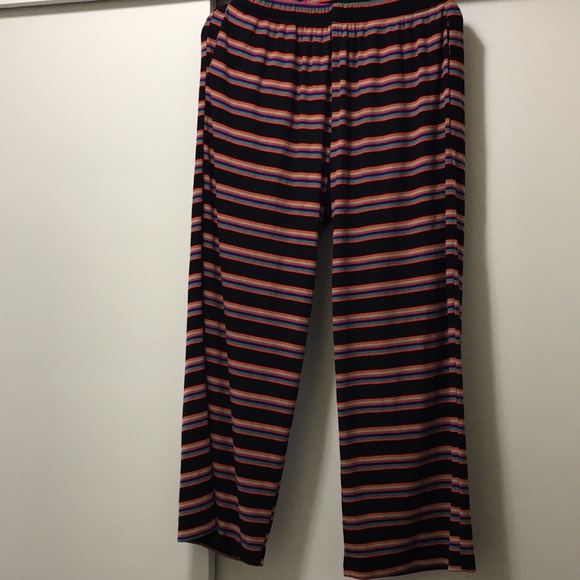 3 piece combo Pants, Shorts, Crop Top - Picture 12 of 13